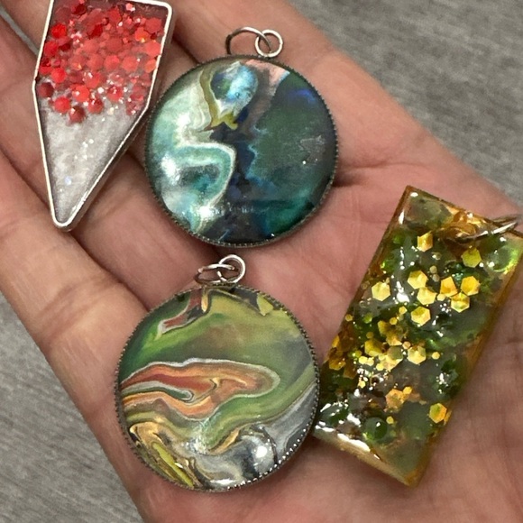 Colorful Pendant necklace set of 4 new handmade resin mixed media - Picture 5 of 7